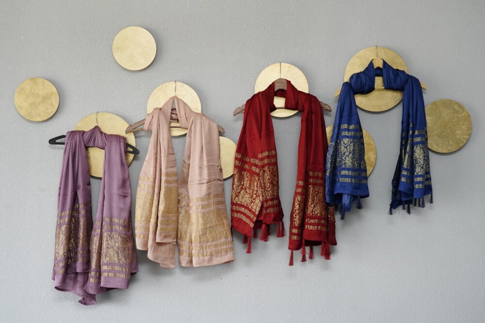 RED PLAIN DYED NAKSHI BORDER DUPATTA - Image 4