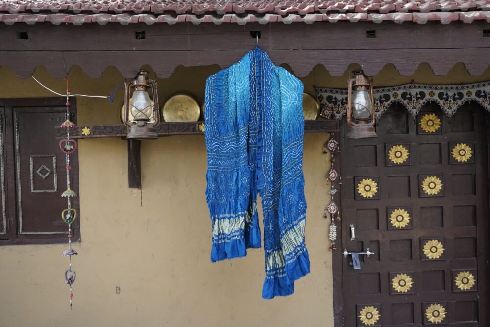 SHADED BLUE CHANDRAKHANI BANDHANI IN PURE GAJJI SILK DUPATTA - Image 3